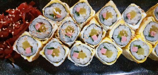 맛있어 보이는 계란김밥