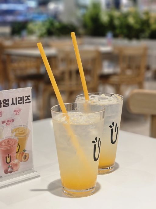 두 잔의 레모네이드