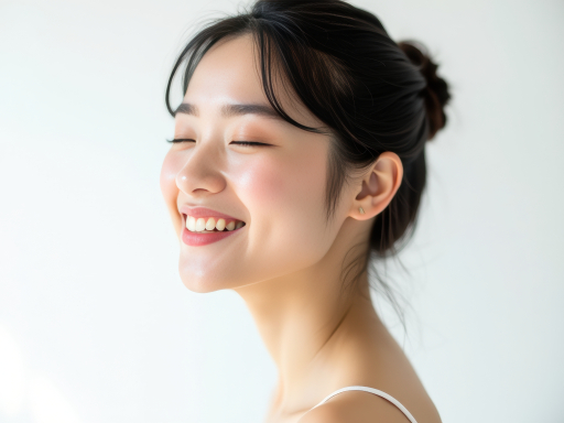 미소짓는 젊은 여성